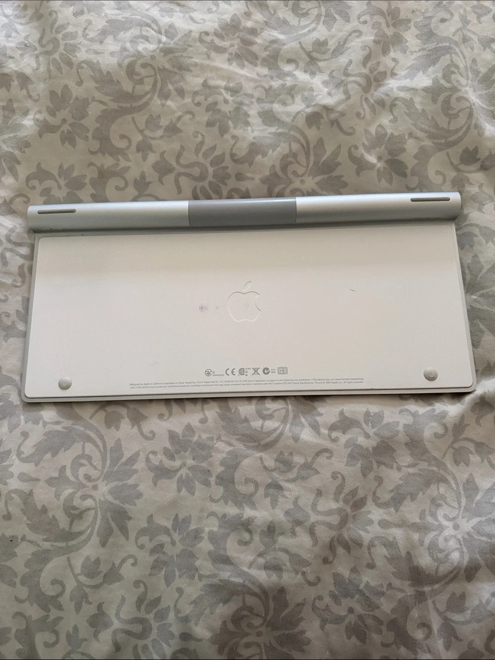 Apple White Compact Bluetooth Keyboard — Slim Mac Layout